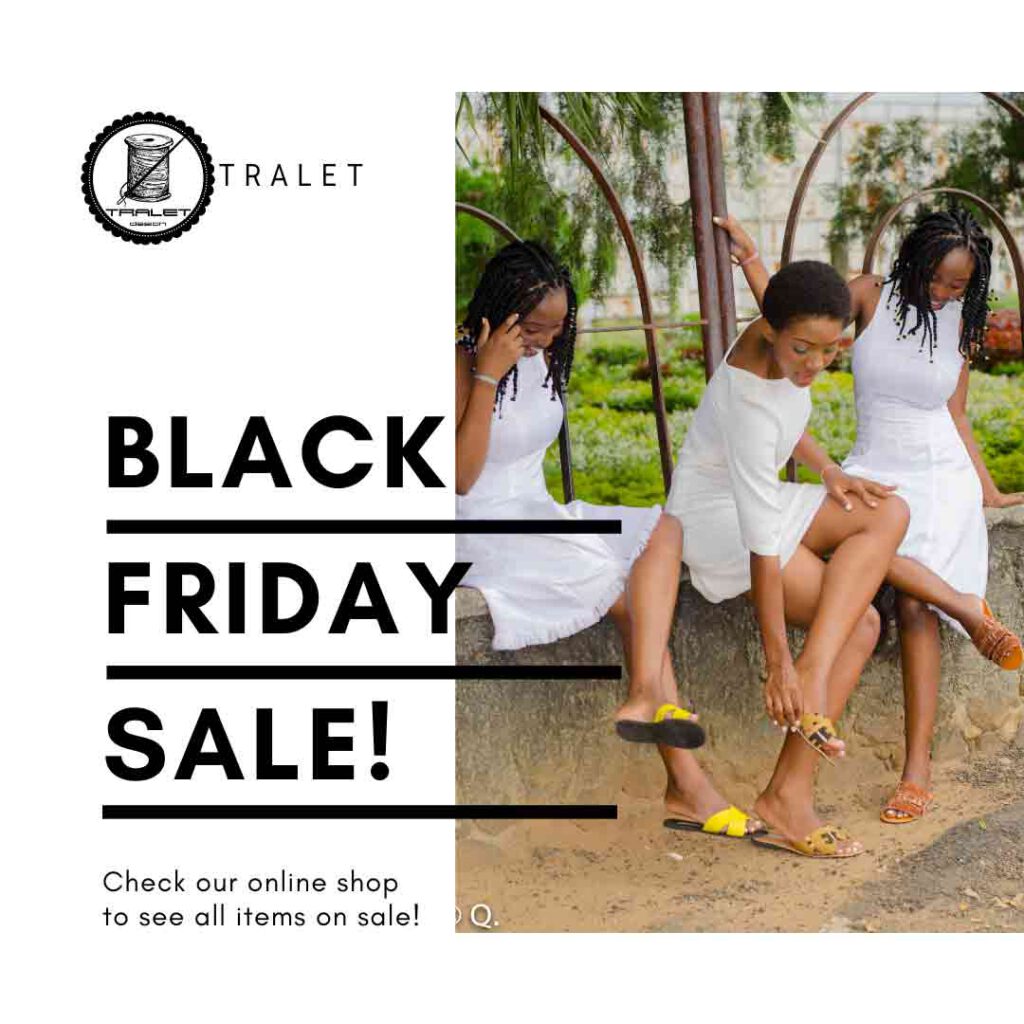 Visuel "Black Friday Sale" pour Tralet Design - composition en noir et blanc avec photo de trois jeunes femmes élégantes en robes blanches, assises dans un jardin verdoyant avec des arches métalliques, portant des sandales jaunes et camel. Typographie bold et percutante à gauche avec l'accroche "Check our online shop to see all items on sale!". Design épuré et impactant qui met en valeur les créations de la marque.